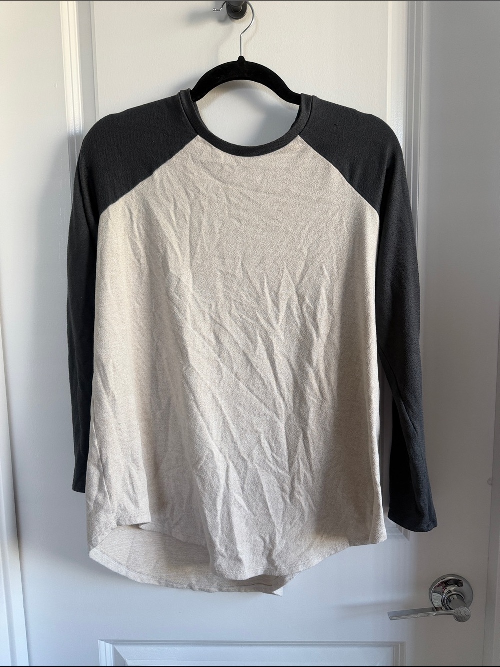 American Eagle Outfitters knit Two-Tone Raglan Long-Sleeve Top baseball style M